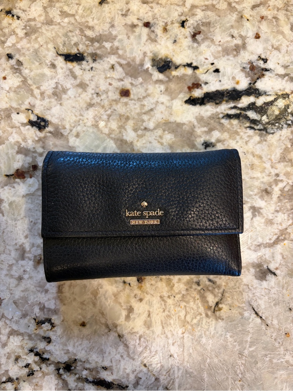 kate spade black pebbled leather compact wallet with gold logo